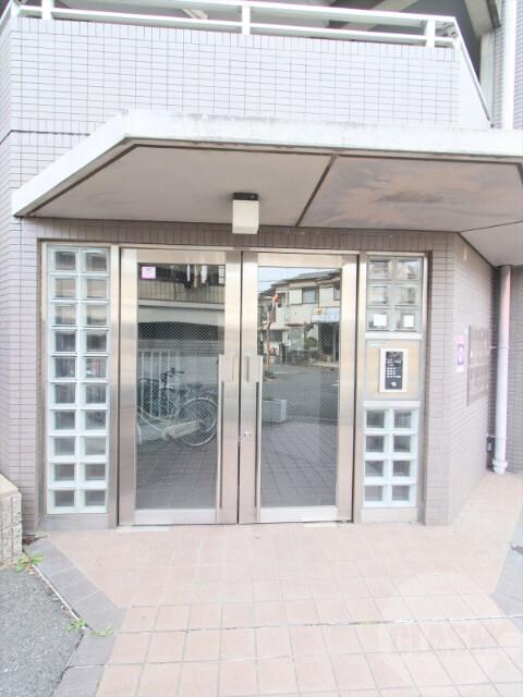 19/27 エントランス