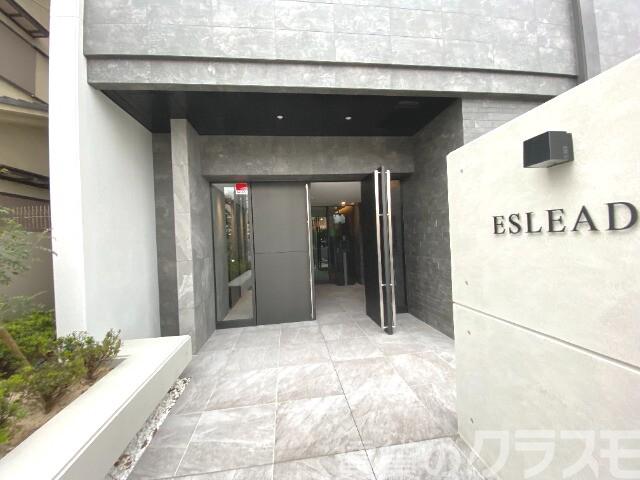 23/27 エントランス