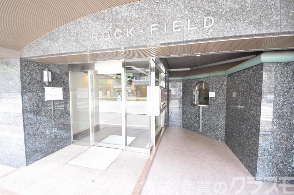 30/30 エントランス