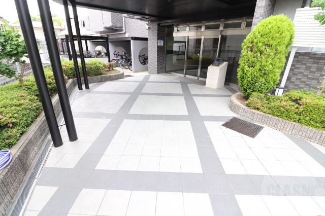 19/27 エントランス