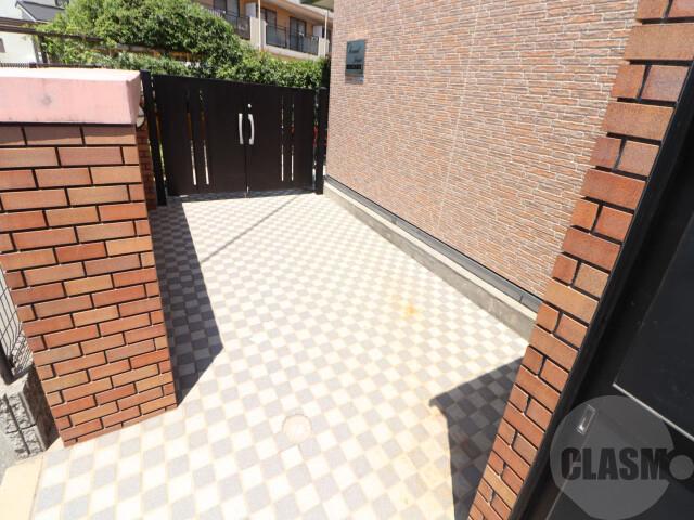 22/30 エントランス