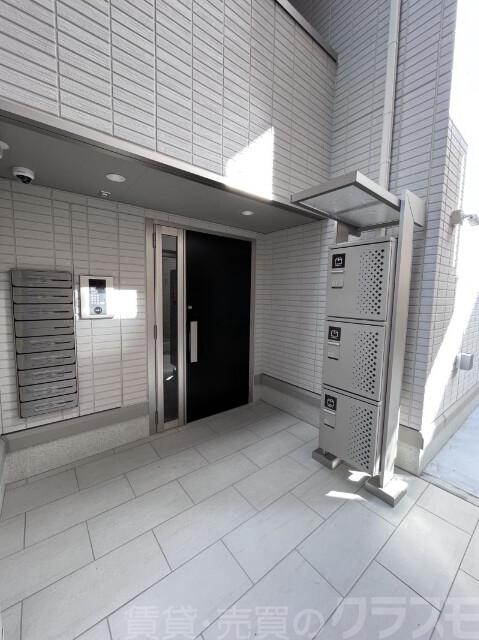 23/30 エントランス