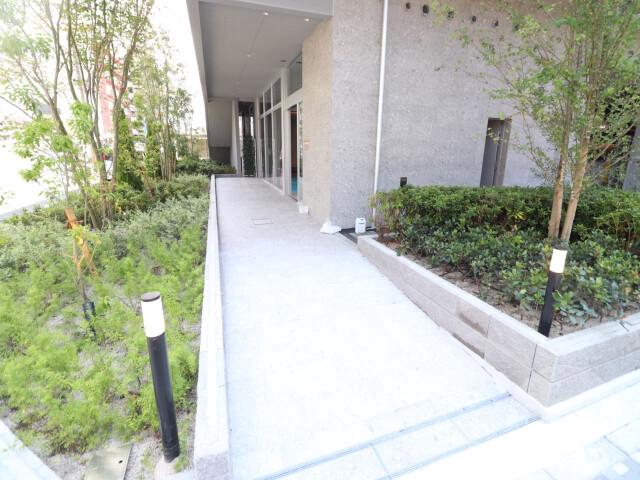 22/30 エントランス