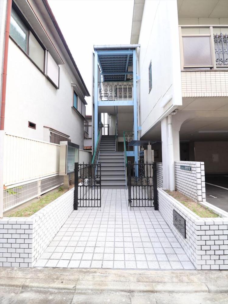 22/30 エントランス