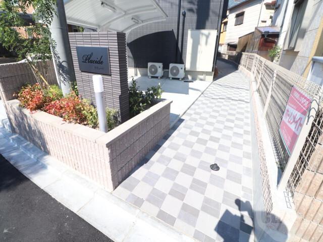 22/30 エントランス