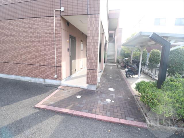 22/30 エントランス