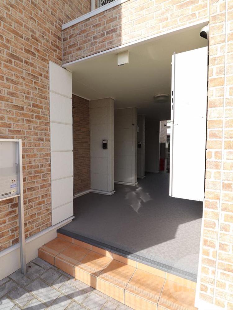 19/27 エントランス