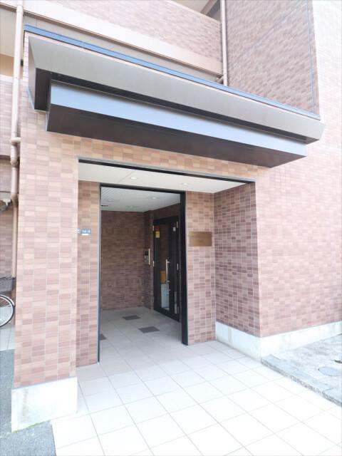 21/29 エントランス