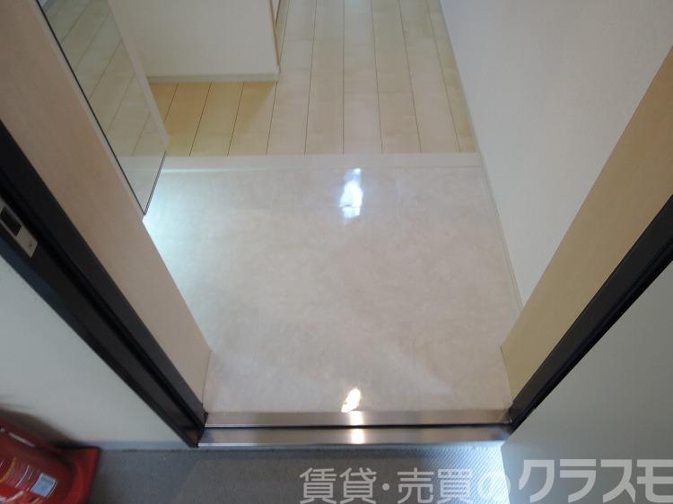 16/30 玄関