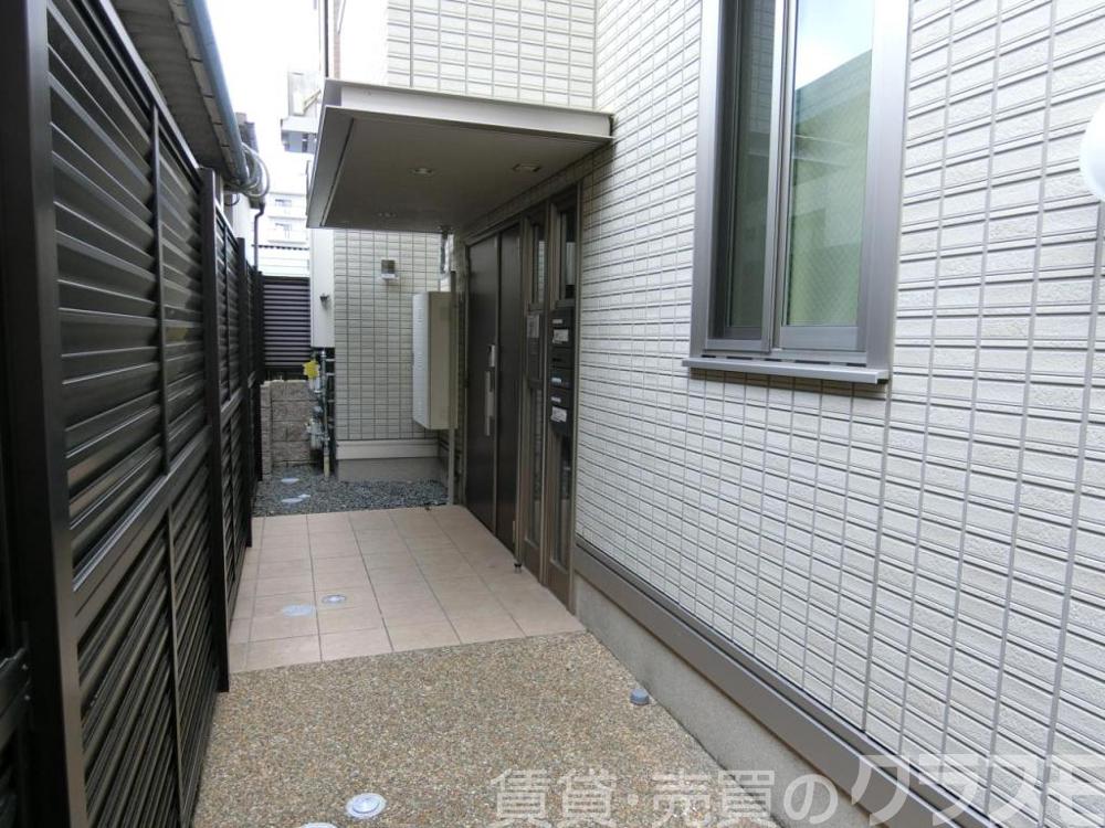 28/30 エントランス