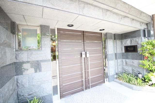 28/30 エントランス