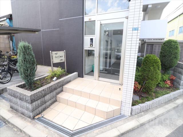 21/29 エントランス