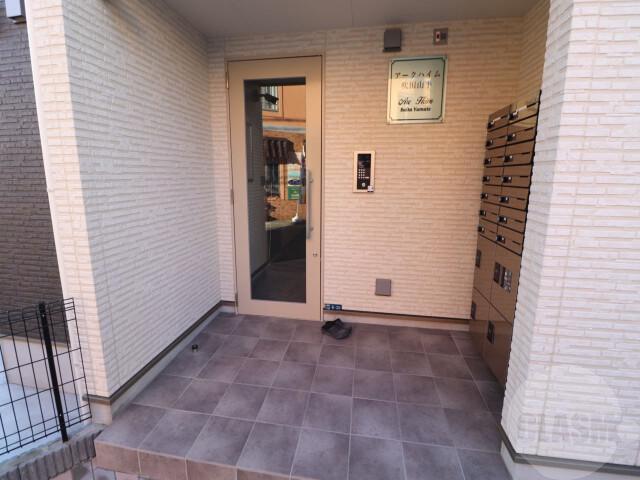 22/30 エントランス