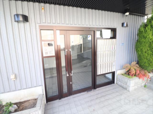 22/30 エントランス