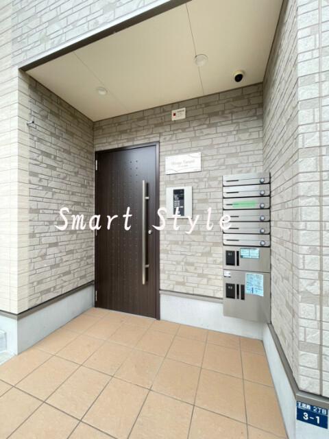 19/30 エントランス