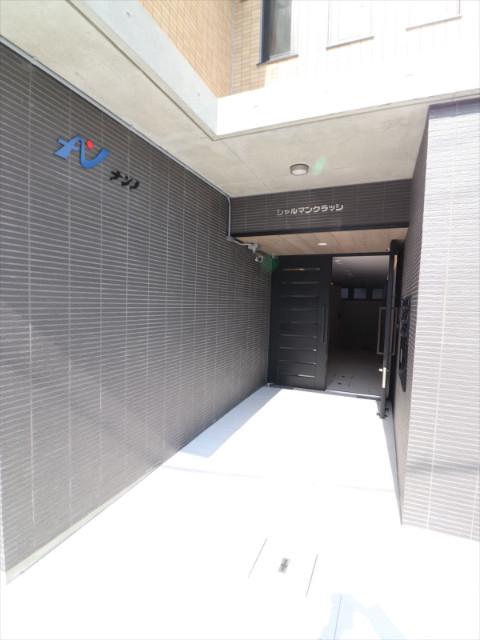 22/30 エントランス