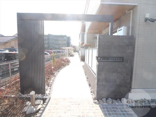 22/30 エントランス