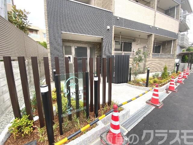 23/28 エントランス