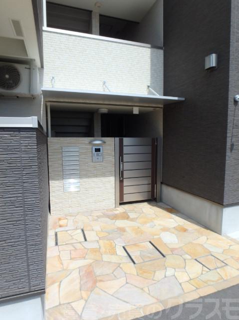 16/21 エントランス