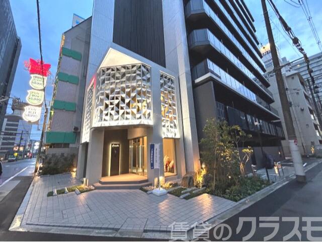 23/28 エントランス