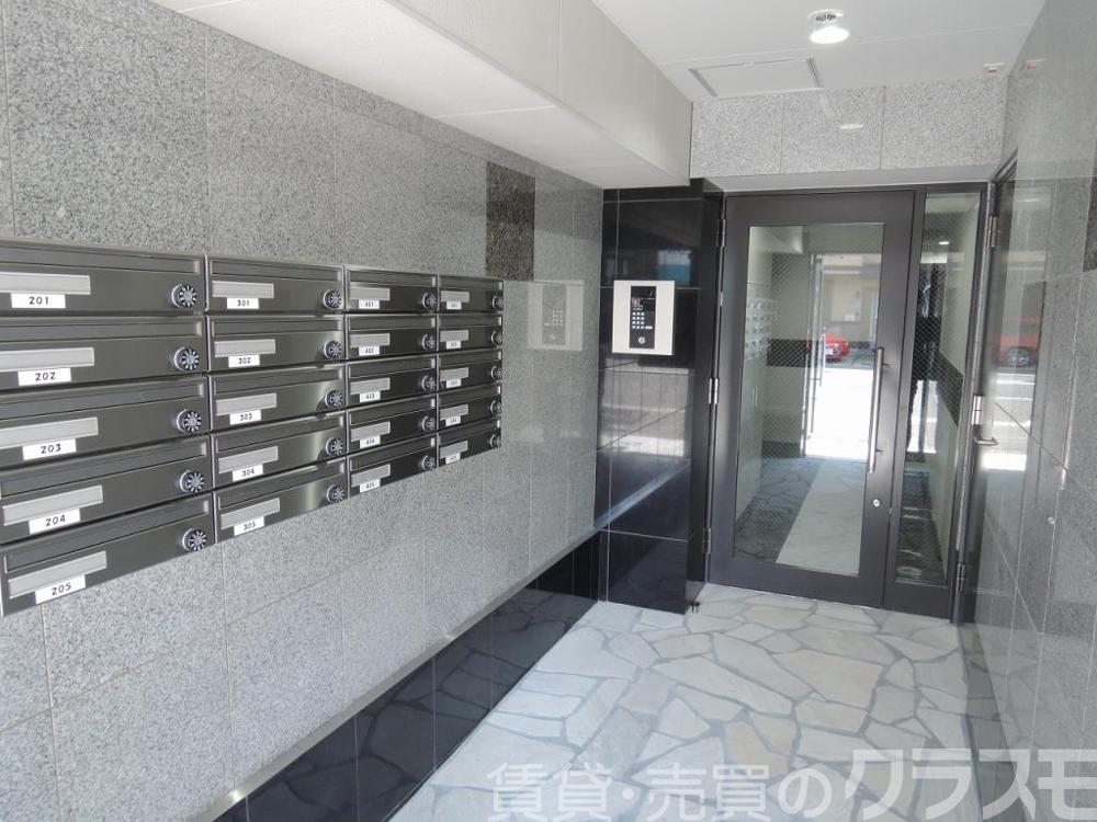 28/30 エントランス