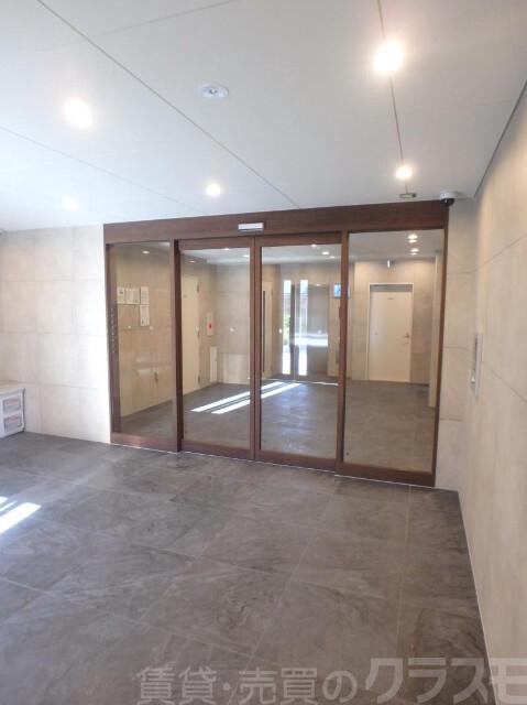 19/30 エントランス