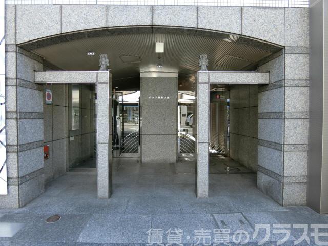 28/30 エントランス