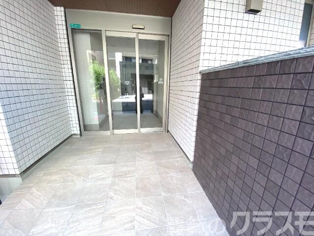 22/27 エントランス