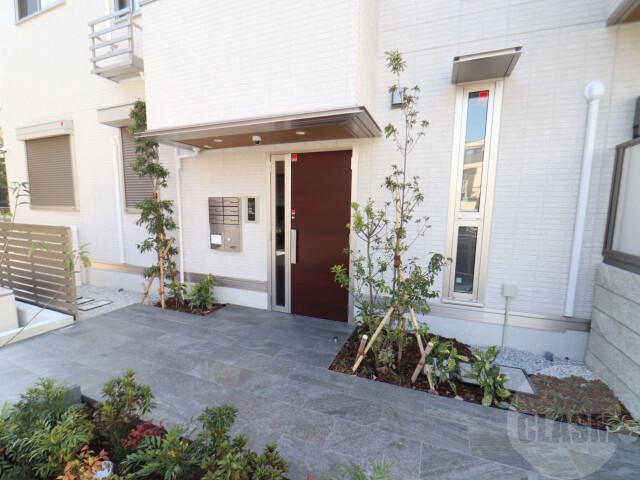 22/30 エントランス