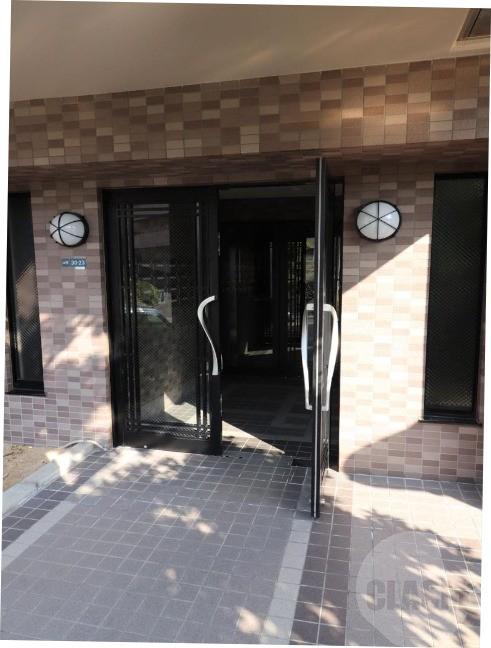 22/30 エントランス