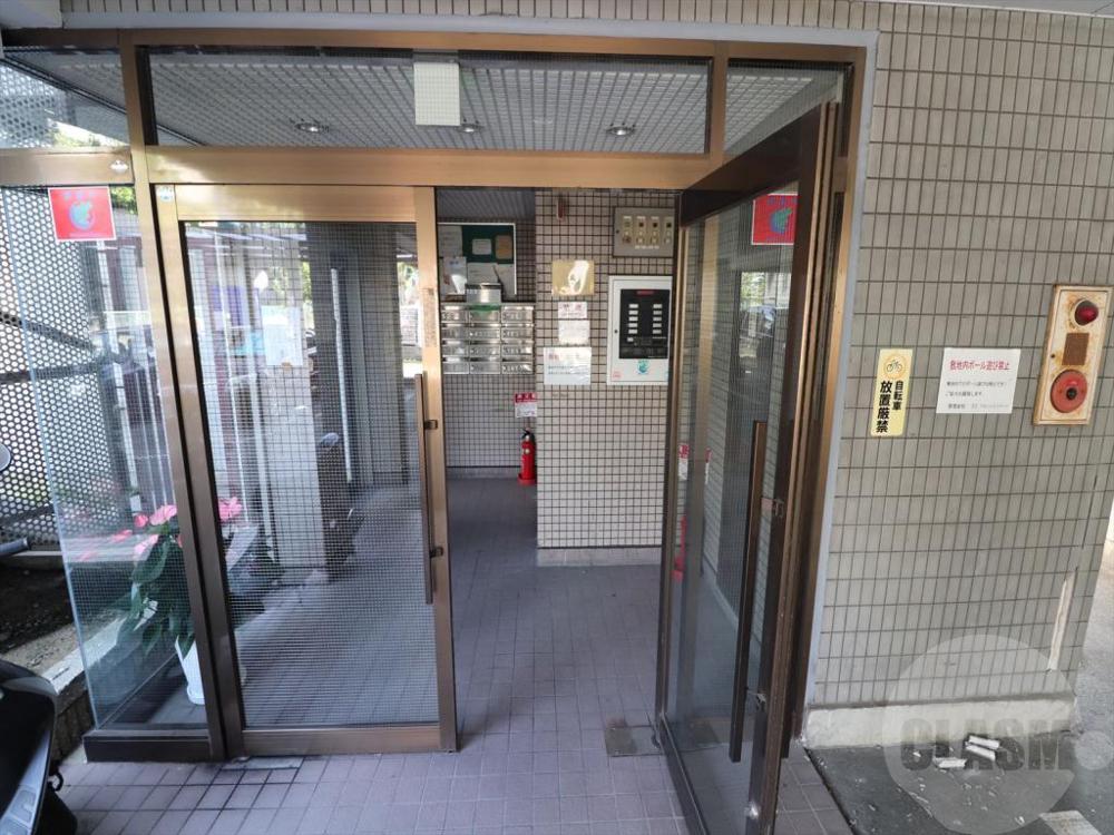 22/30 エントランス