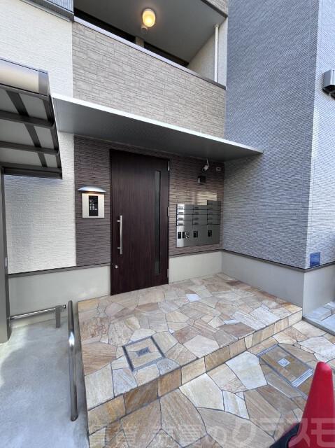 23/30 エントランス