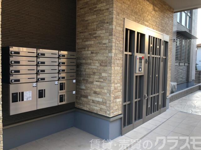 28/30 エントランス