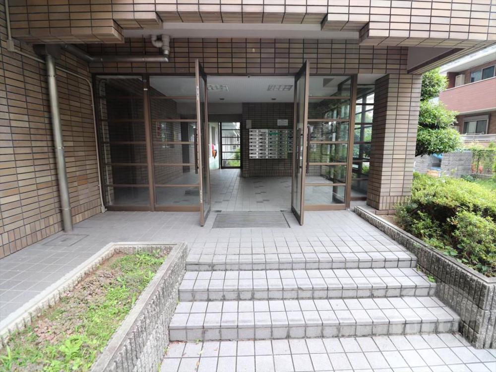 22/30 エントランス