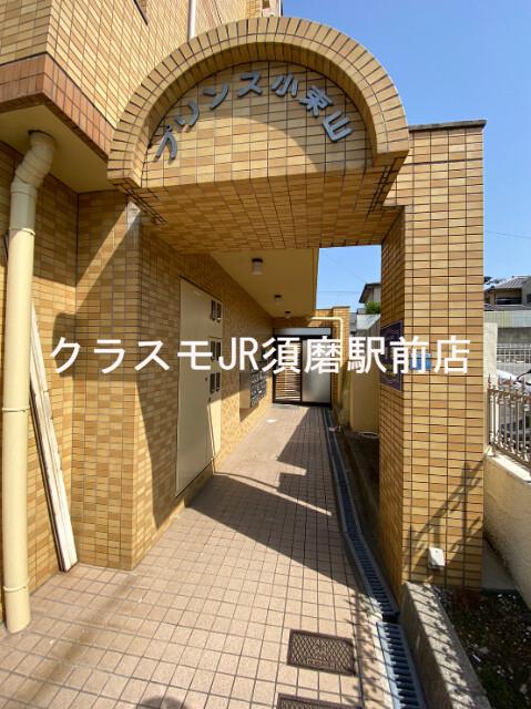 19/30 エントランス