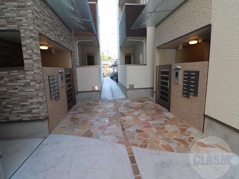 23/30 エントランス