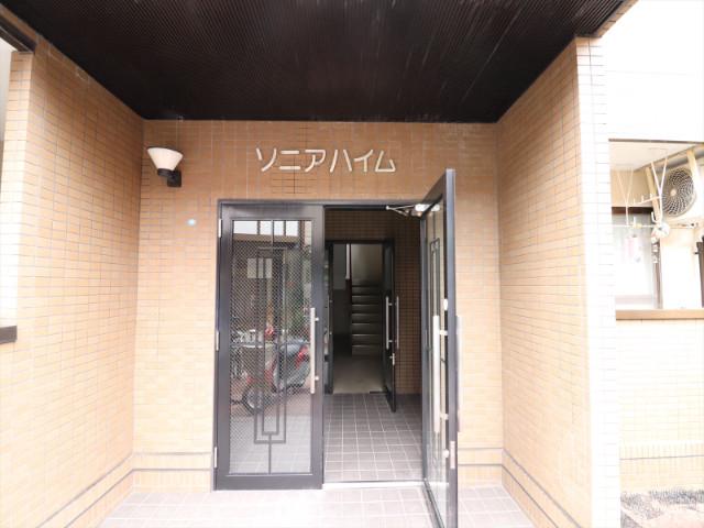 22/30 エントランス