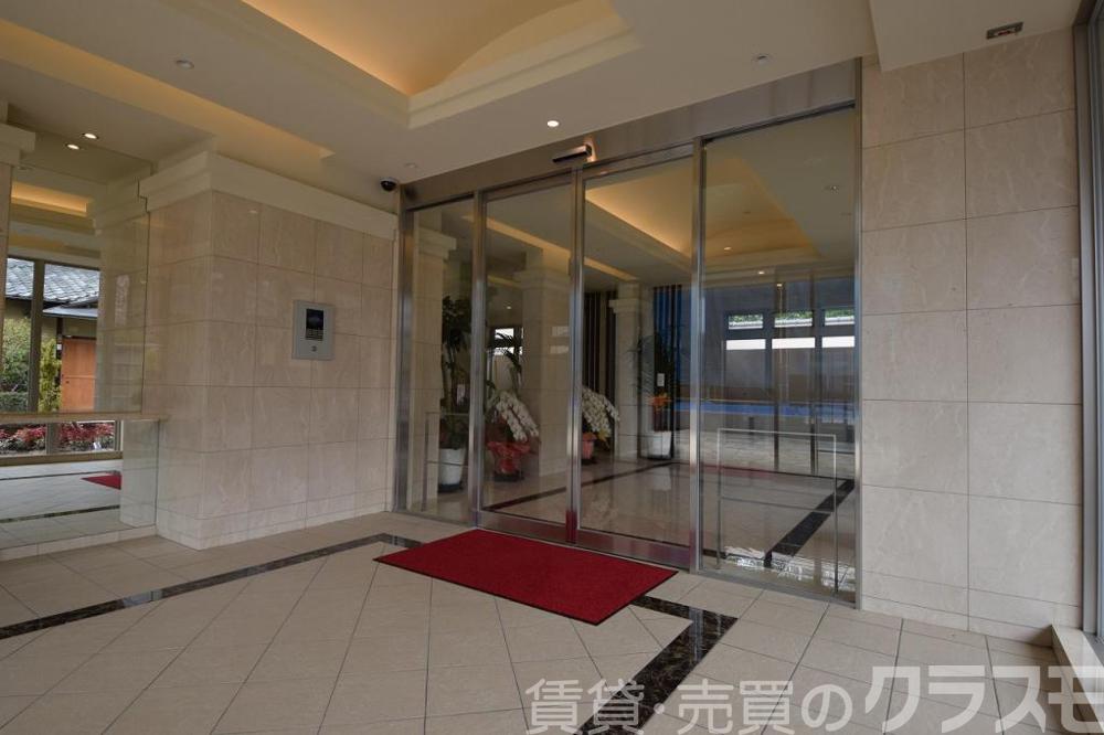 27/30 エントランス