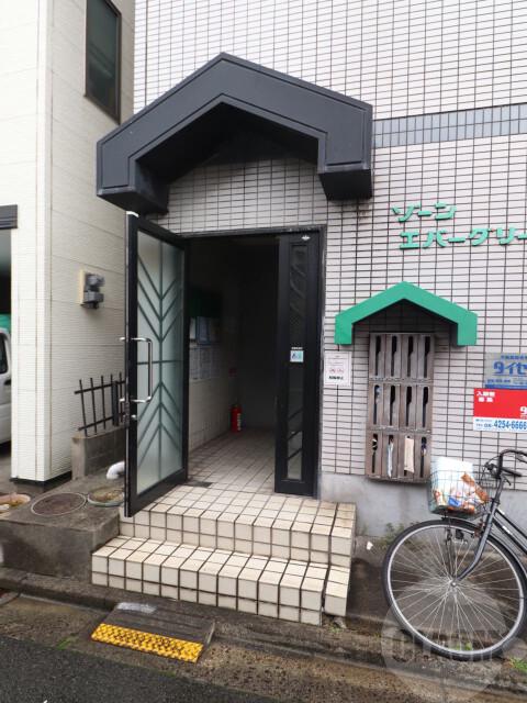 22/30 エントランス