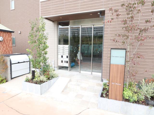 22/29 エントランス