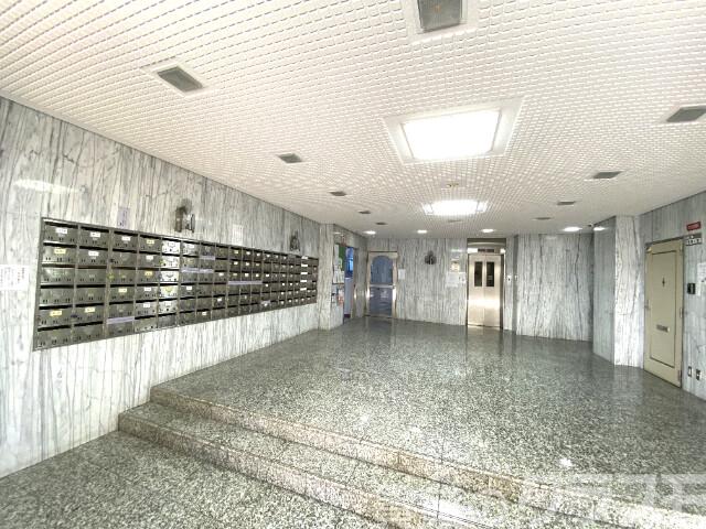 22/27 エントランス