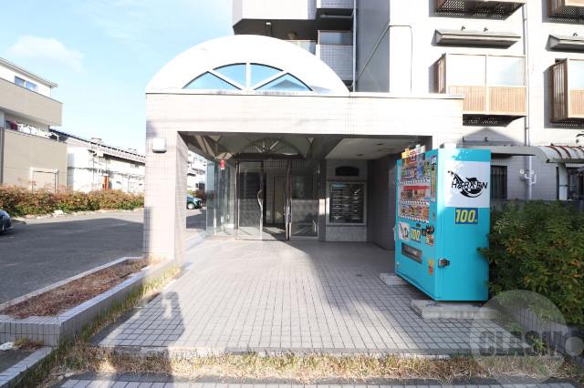 22/30 エントランス