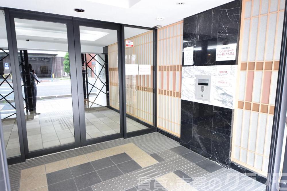 28/30 エントランス