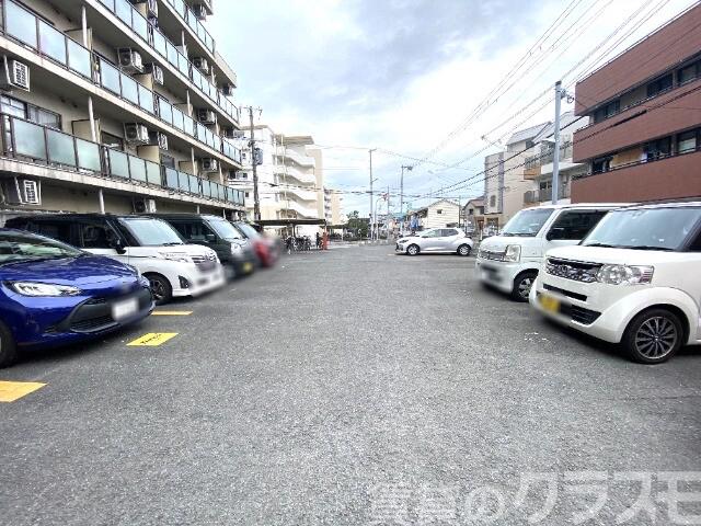22/27 駐車場