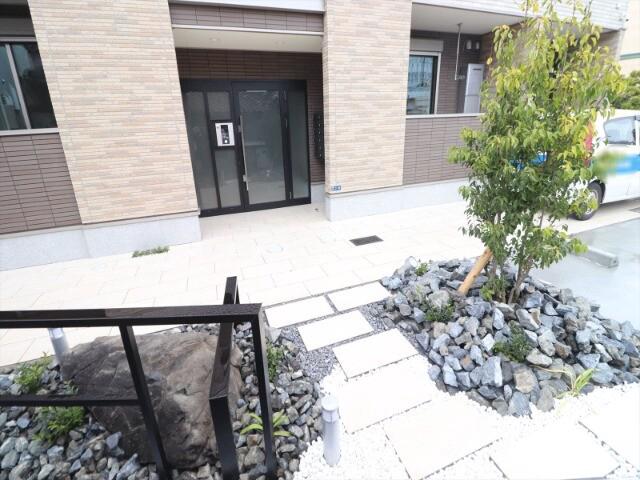 22/30 エントランス