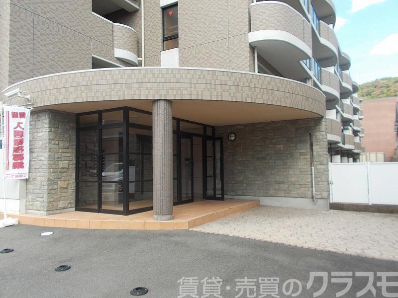 30/30 エントランス