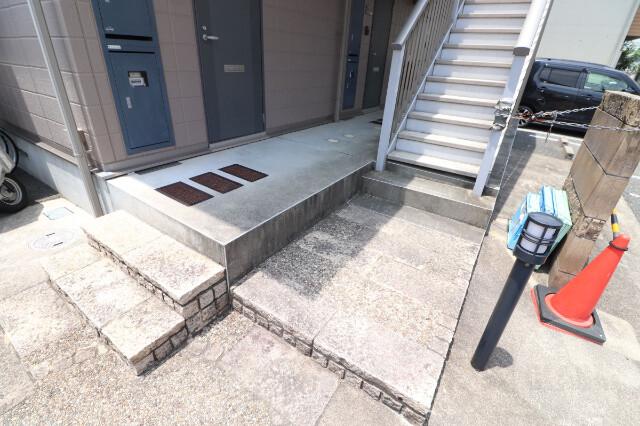 22/30 エントランス