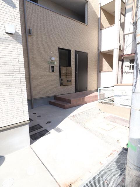 22/30 エントランス