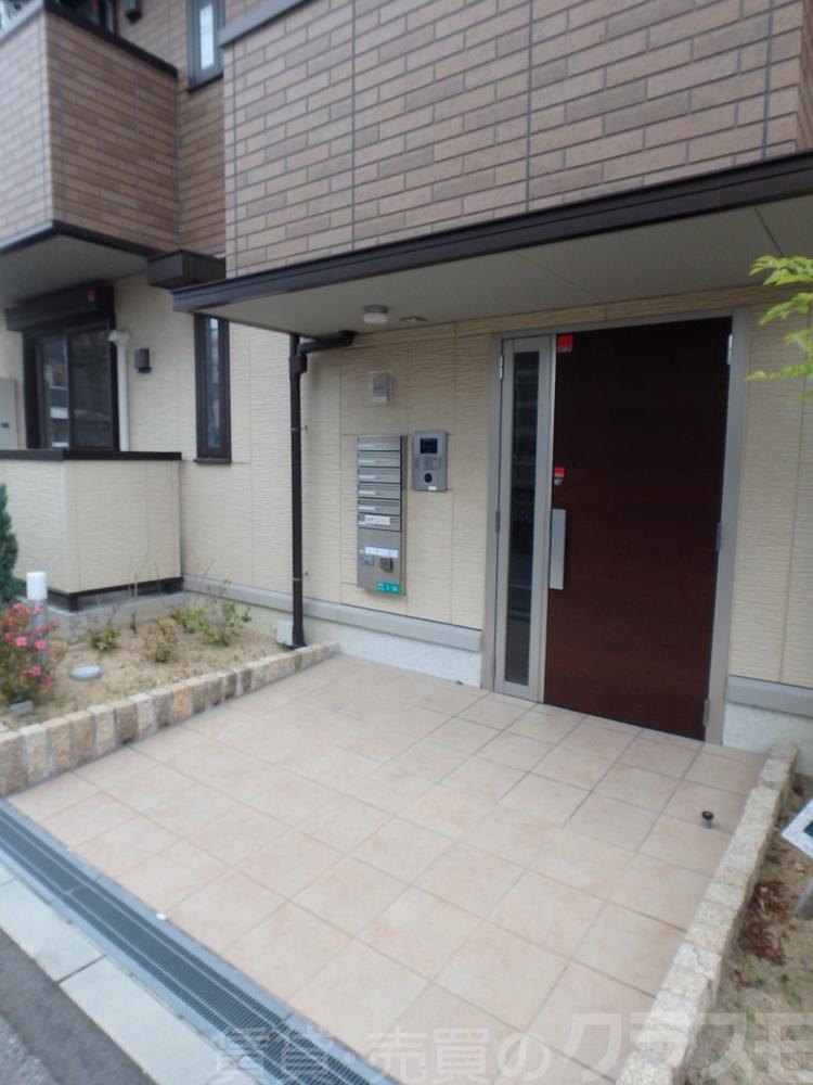 24/30 エントランス