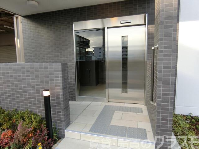 28/30 エントランス